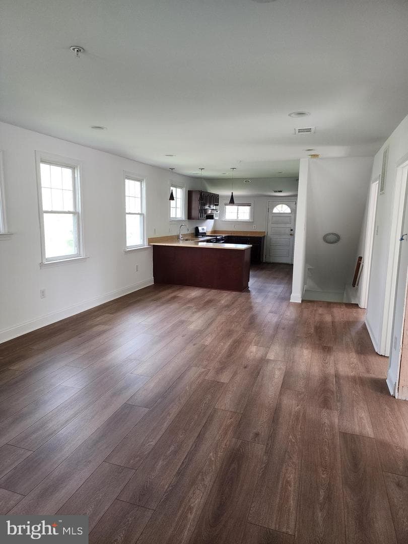 3047 Douglas Street NE photo 8