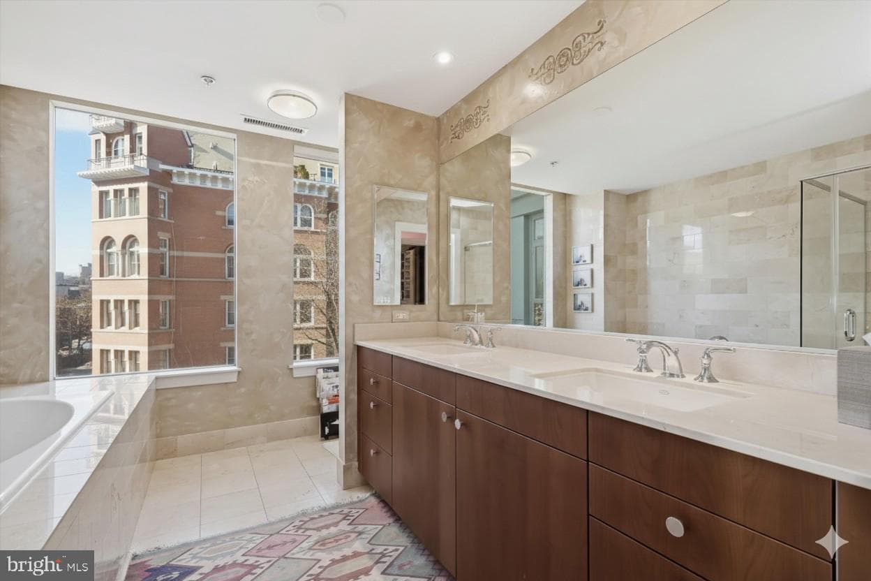 2425 L Street NW #303 photo 17