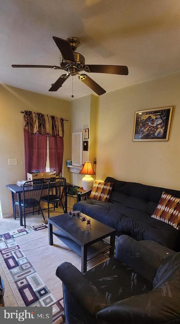 1341 C Street NE photo 4