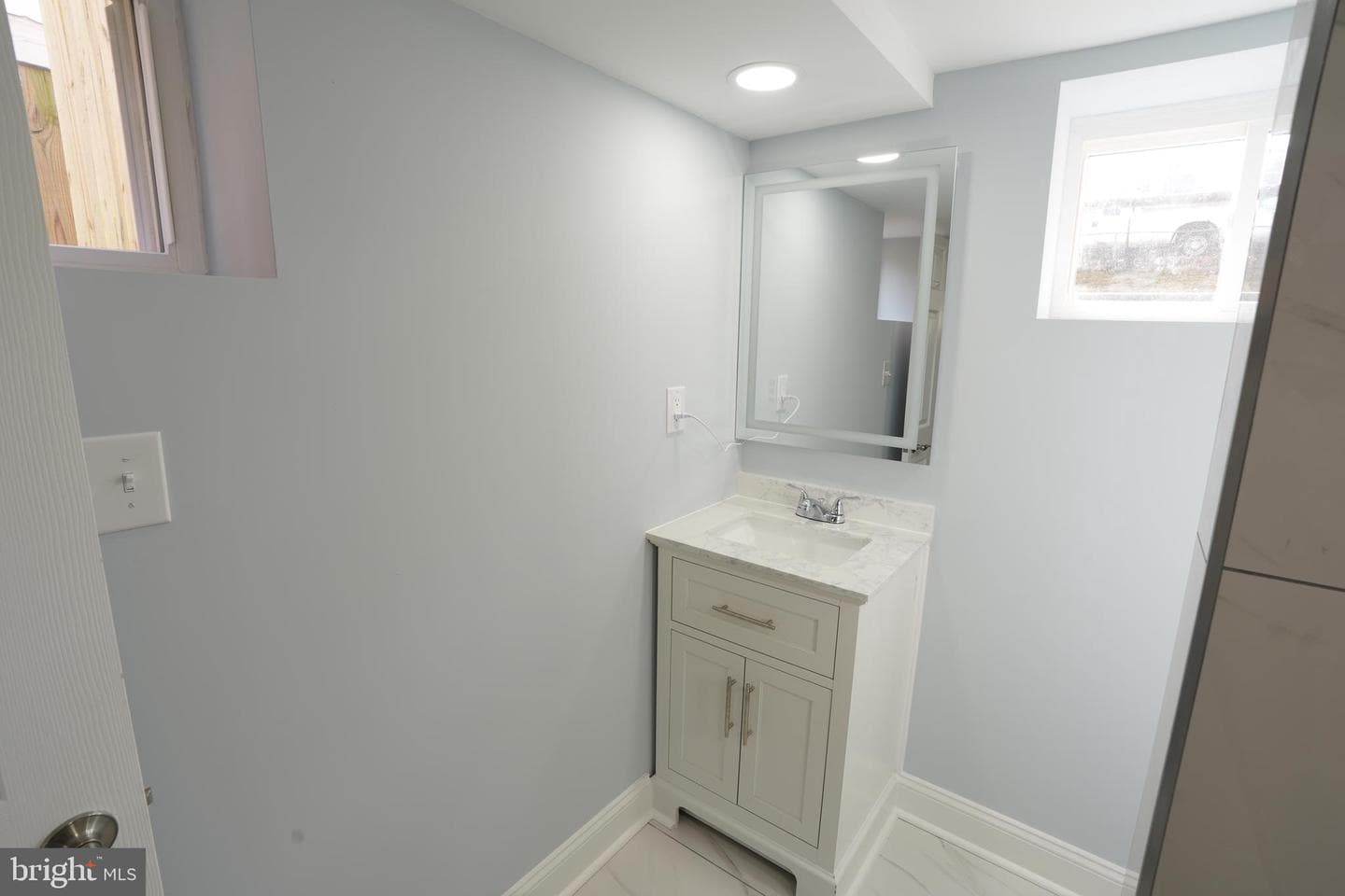 164 Elmira Street SW photo 25