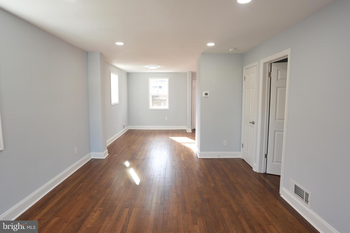 164 Elmira Street SW photo 9