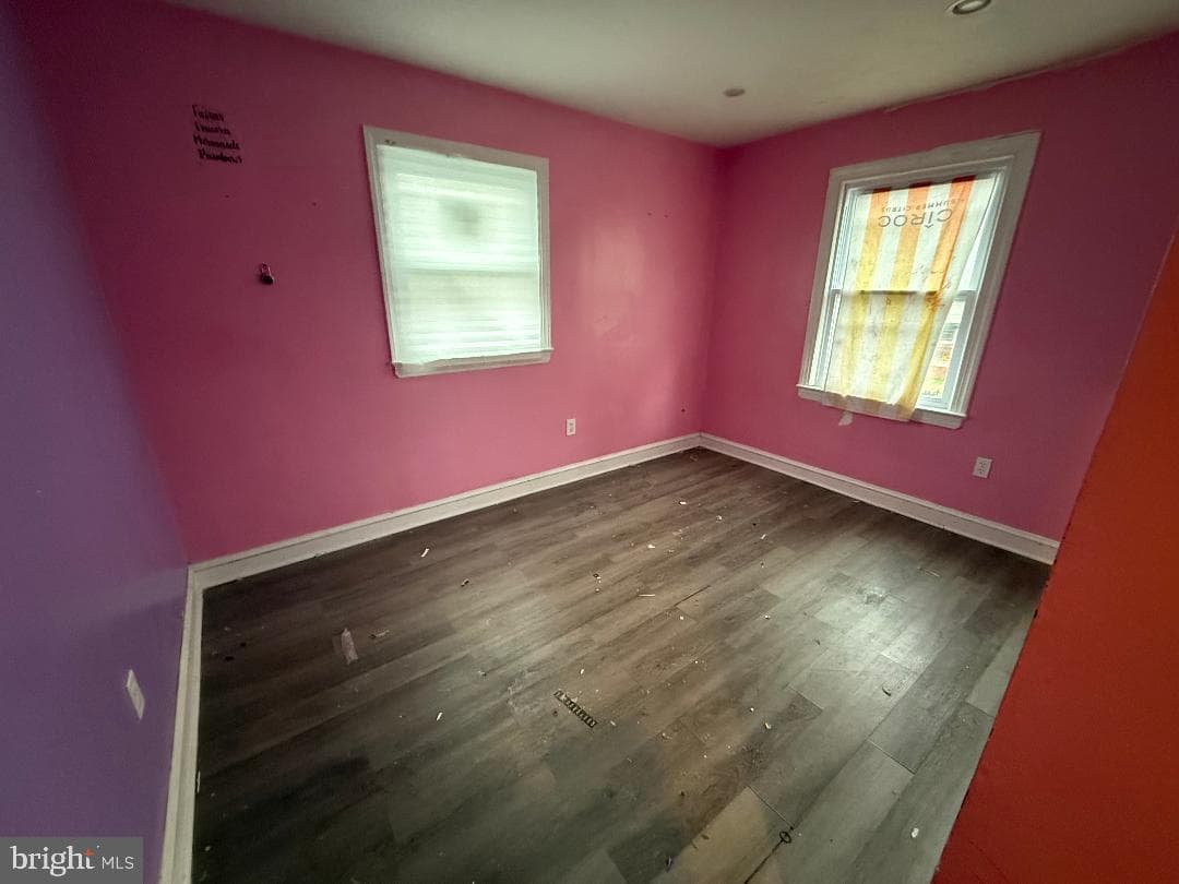 1910 T Place SE photo 4