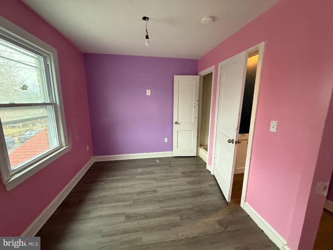 1910 T Place SE photo 5