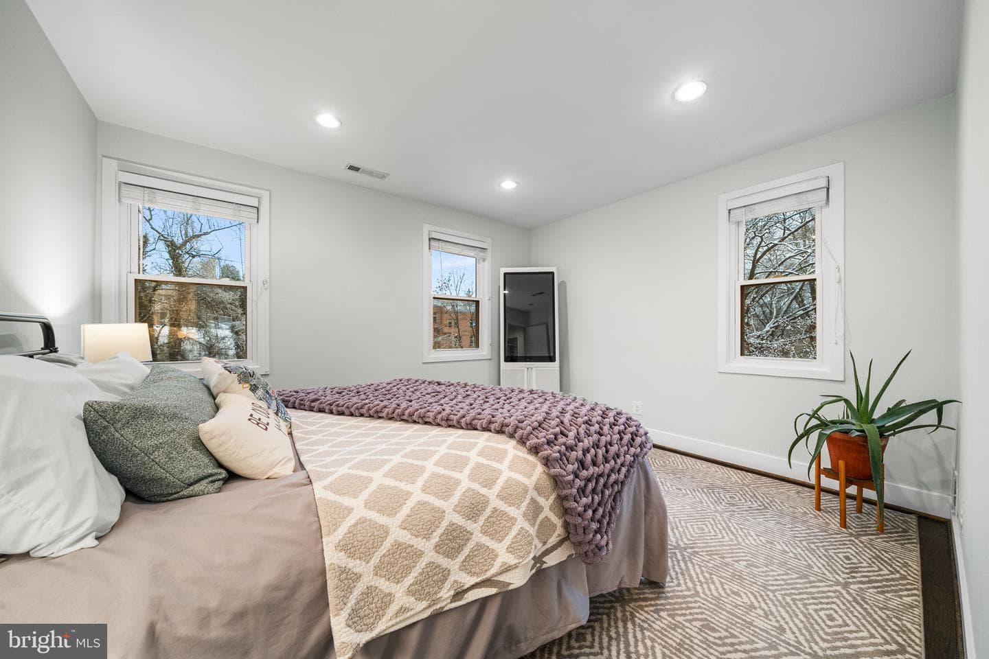 1433 Fort Stevens Drive NW photo 24