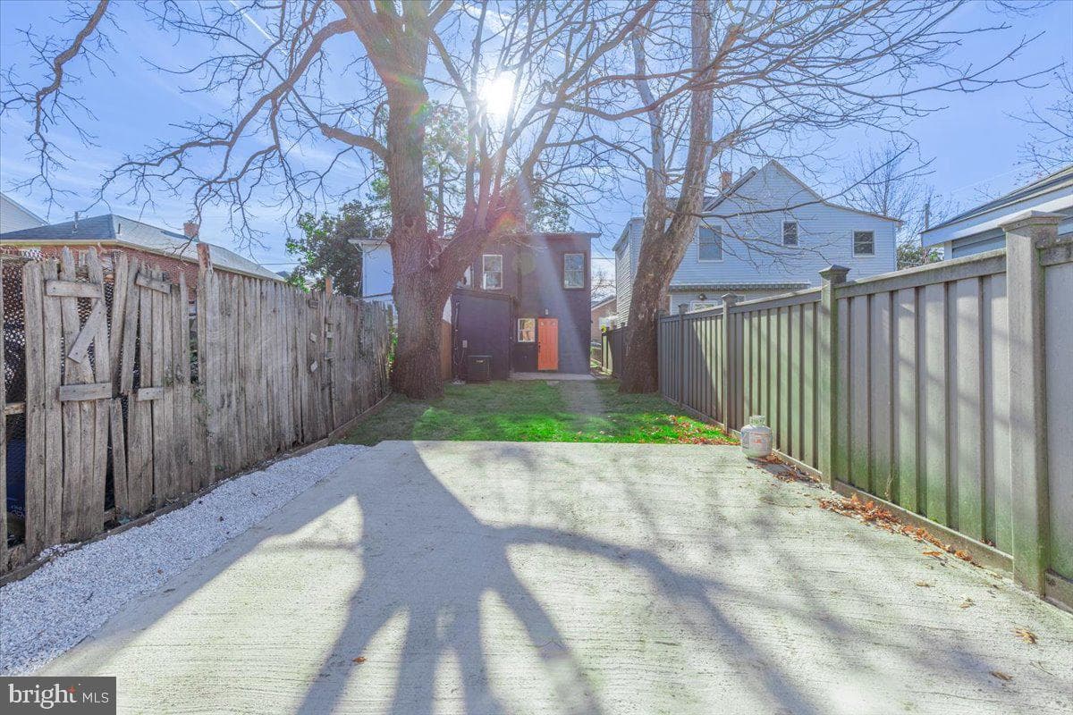 4702 Meade Street NE photo 28