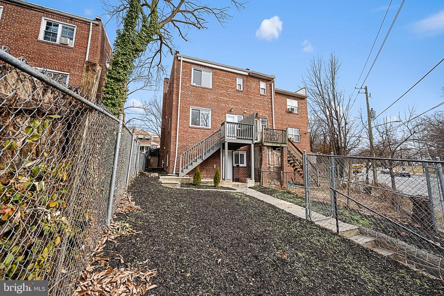 525 Oakwood Street SE photo 40