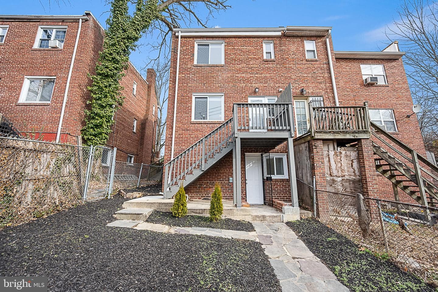525 Oakwood Street SE photo 41
