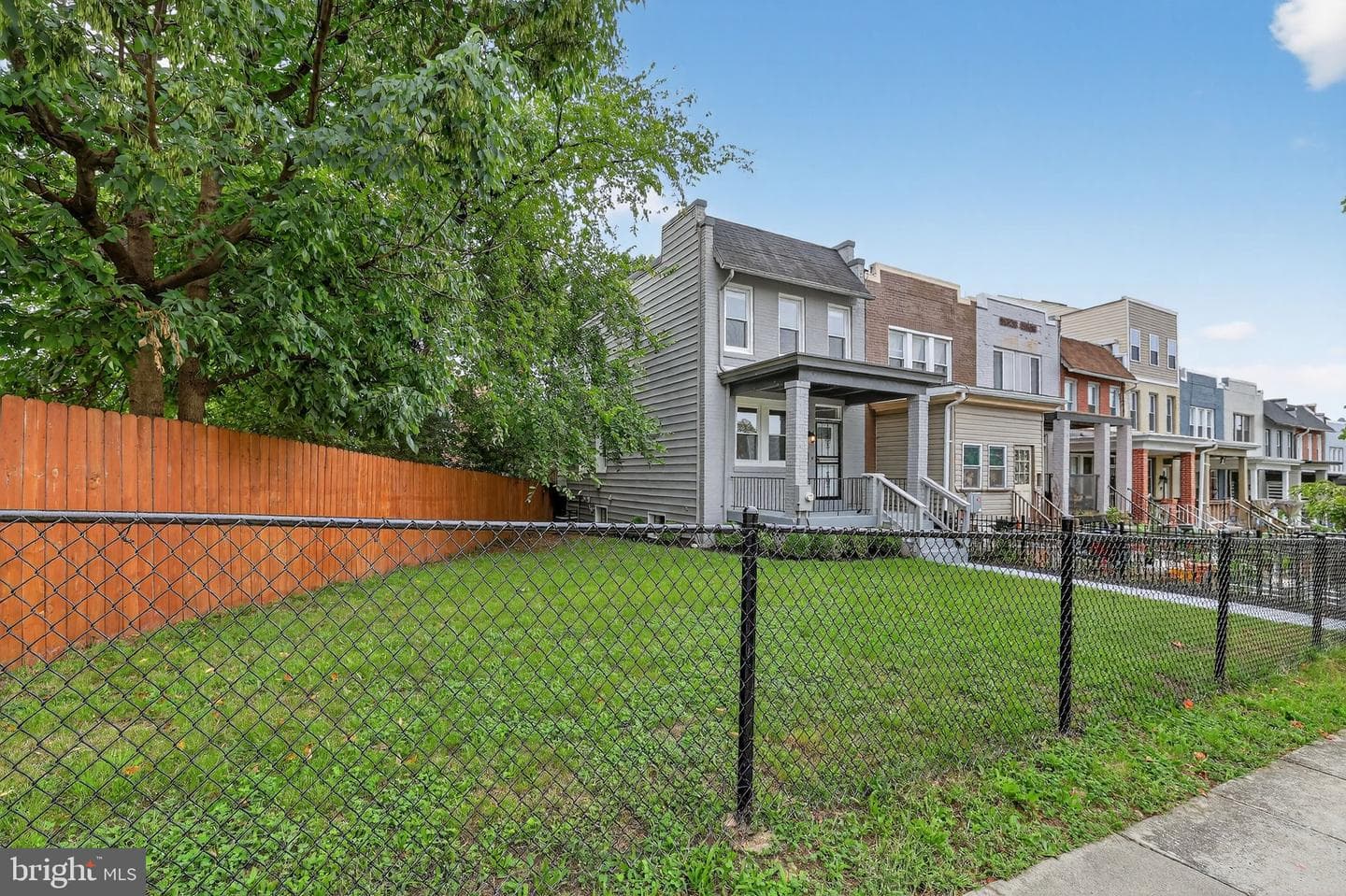 1959 H Street NE photo 2