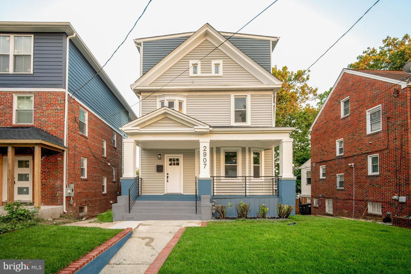 2907 Carlton Avenue NE photo 4