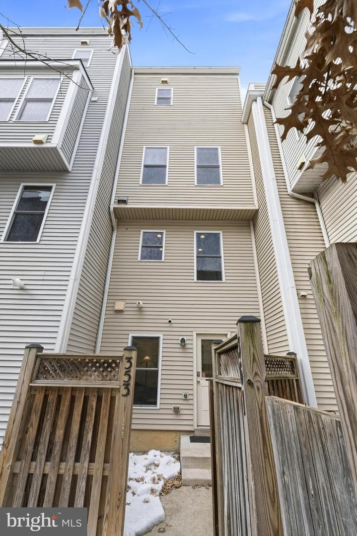 353 L Street SE photo 32