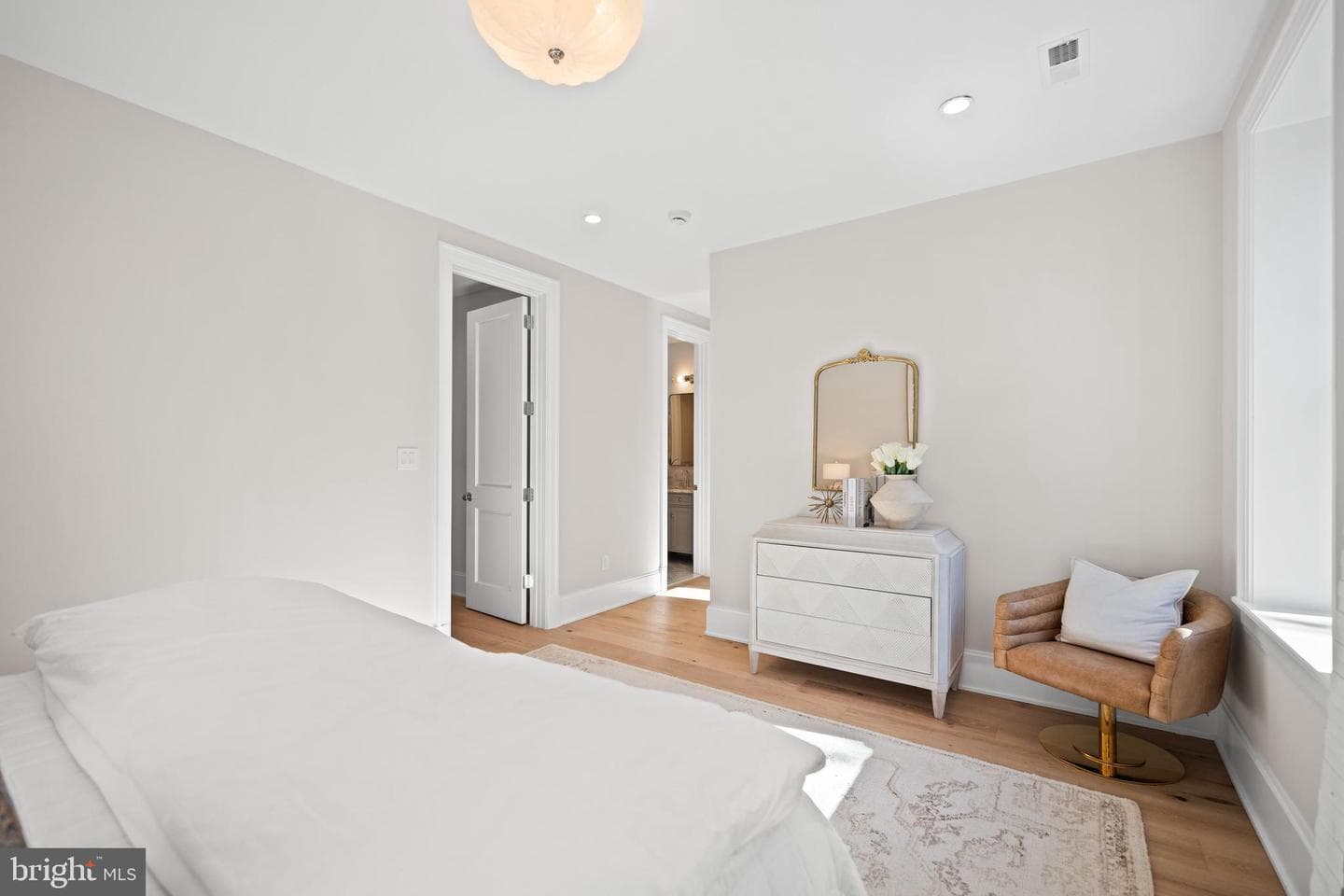 1863 Newton Street NW photo 18