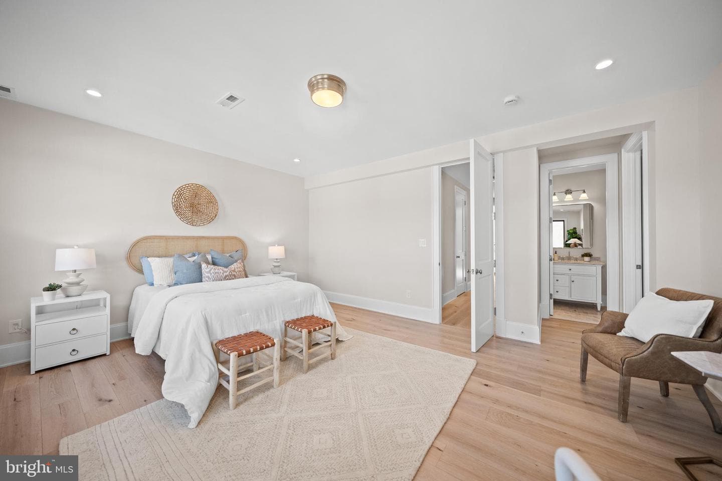 1863 Newton Street NW photo 22
