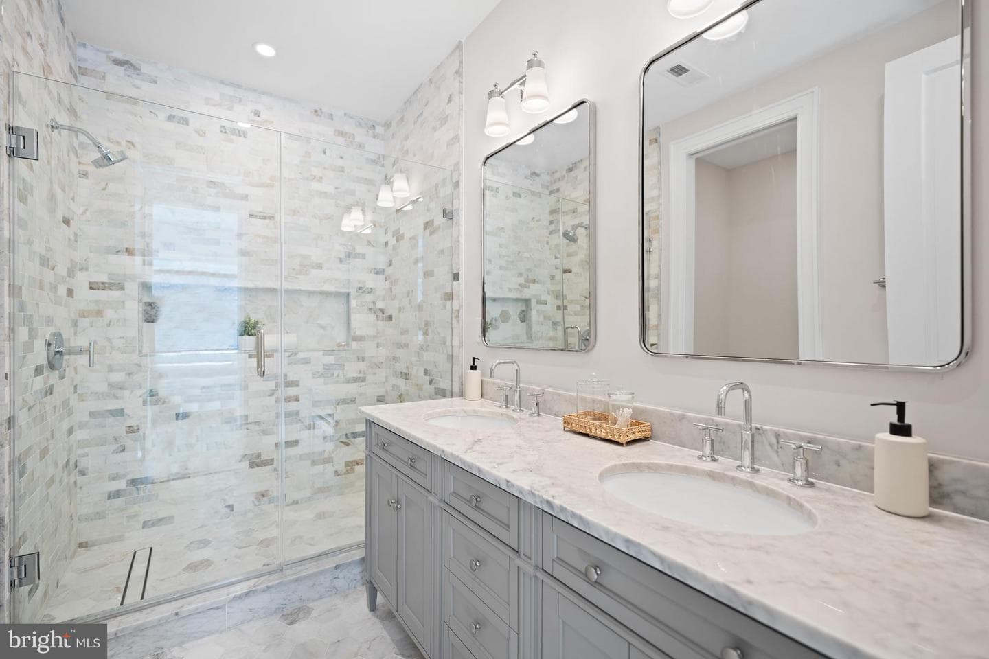 1863 Newton Street NW photo 32