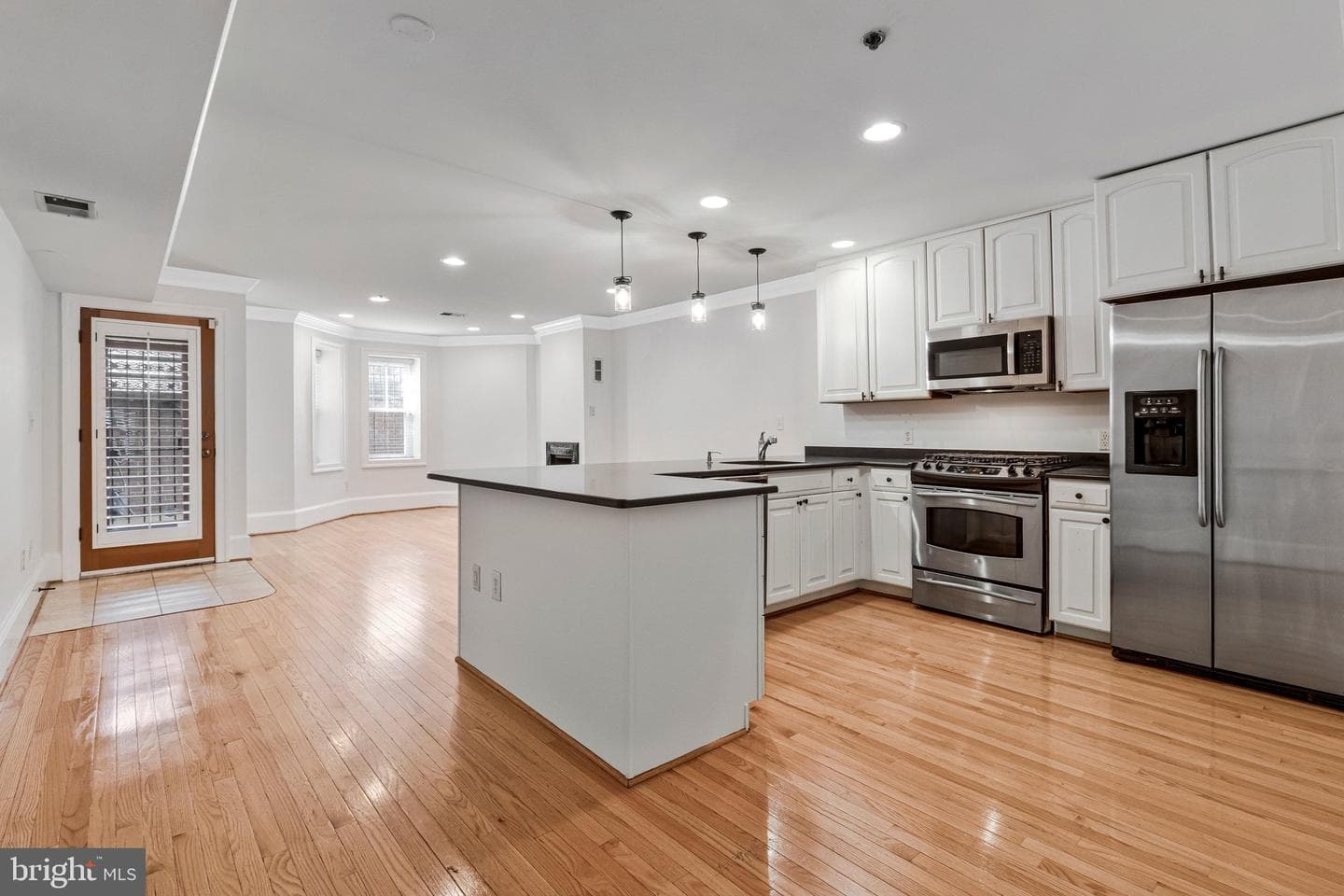 629 4th Street NE #1, Washington