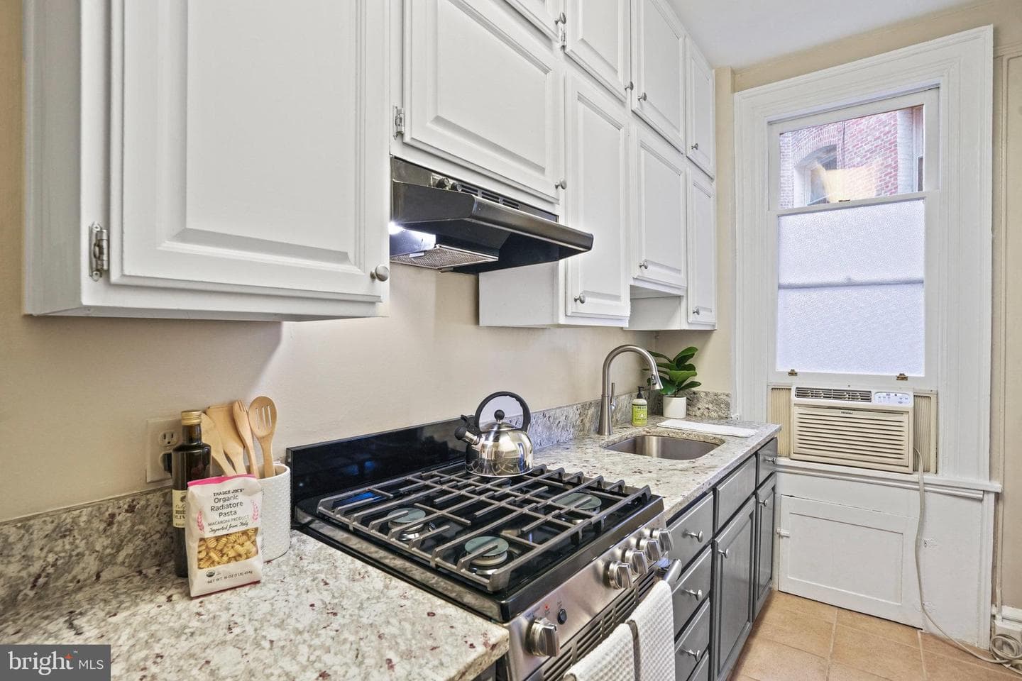 2039 New Hampshire Avenue NW #307 photo 12