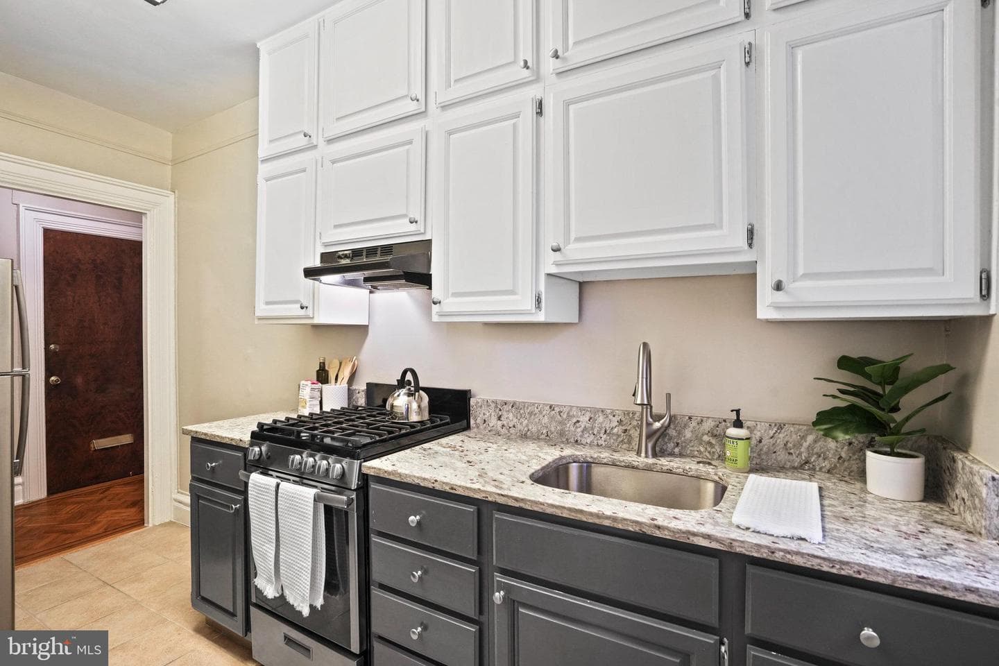 2039 New Hampshire Avenue NW #307 photo 3