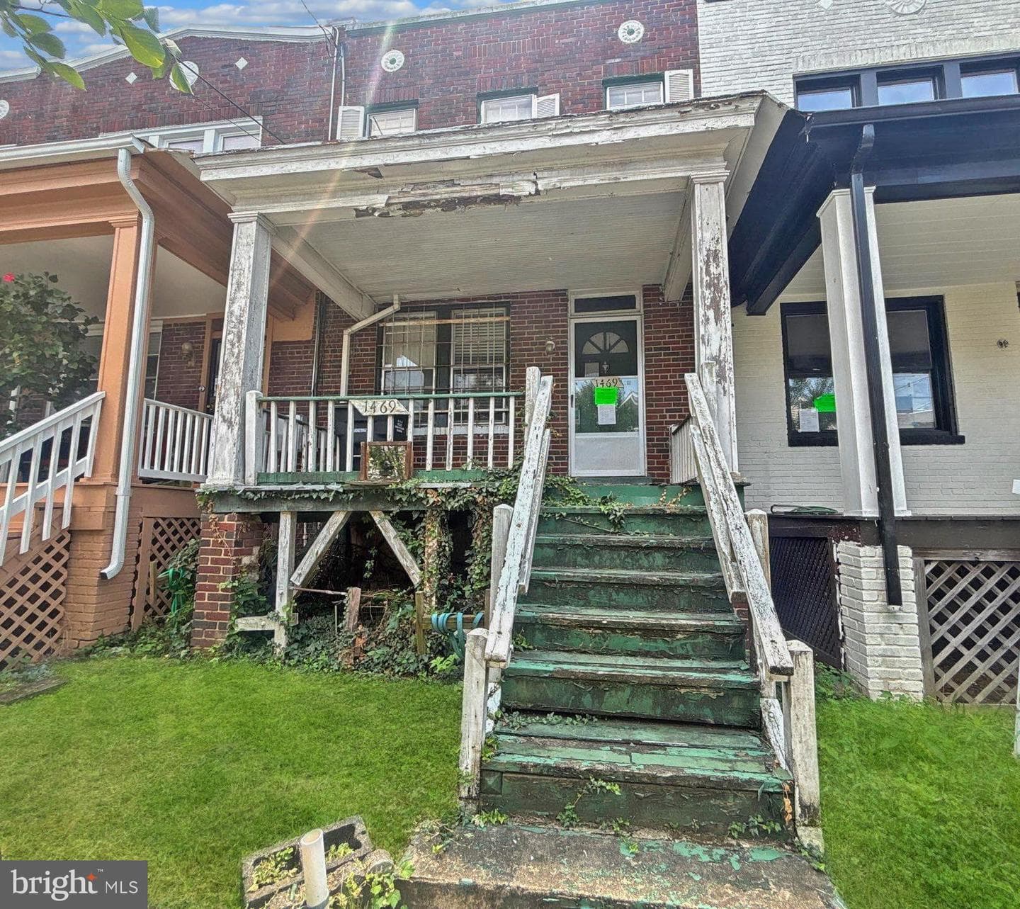1469 Ridge Place SE photo 1