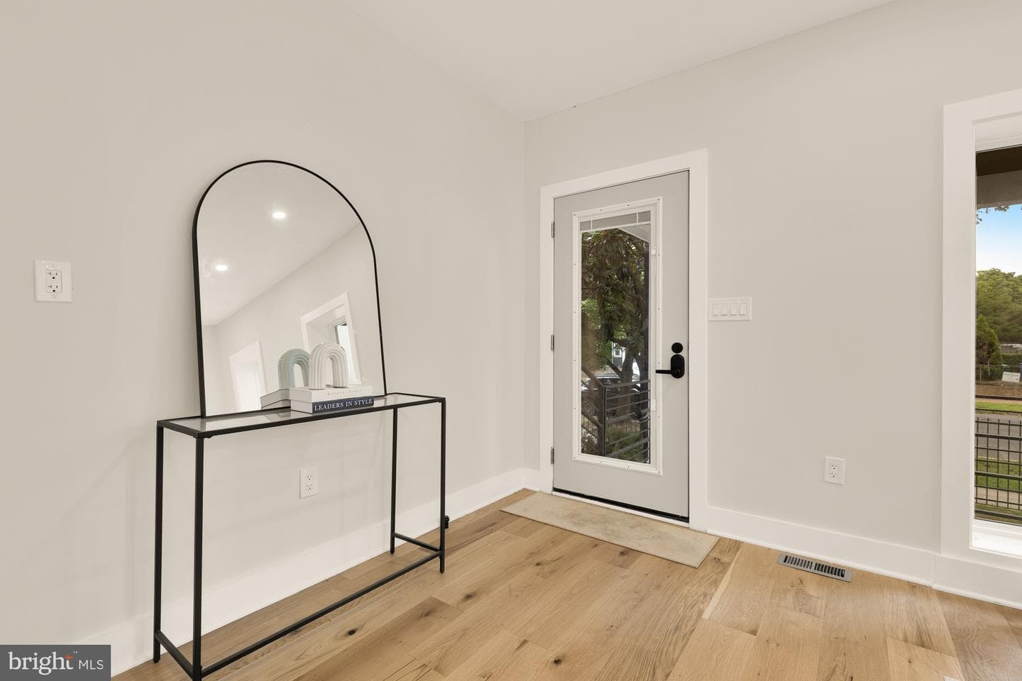 1631 G Street SE photo 4