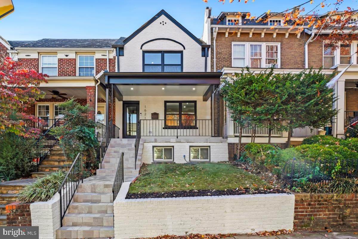 1621 D Street NE photo 1