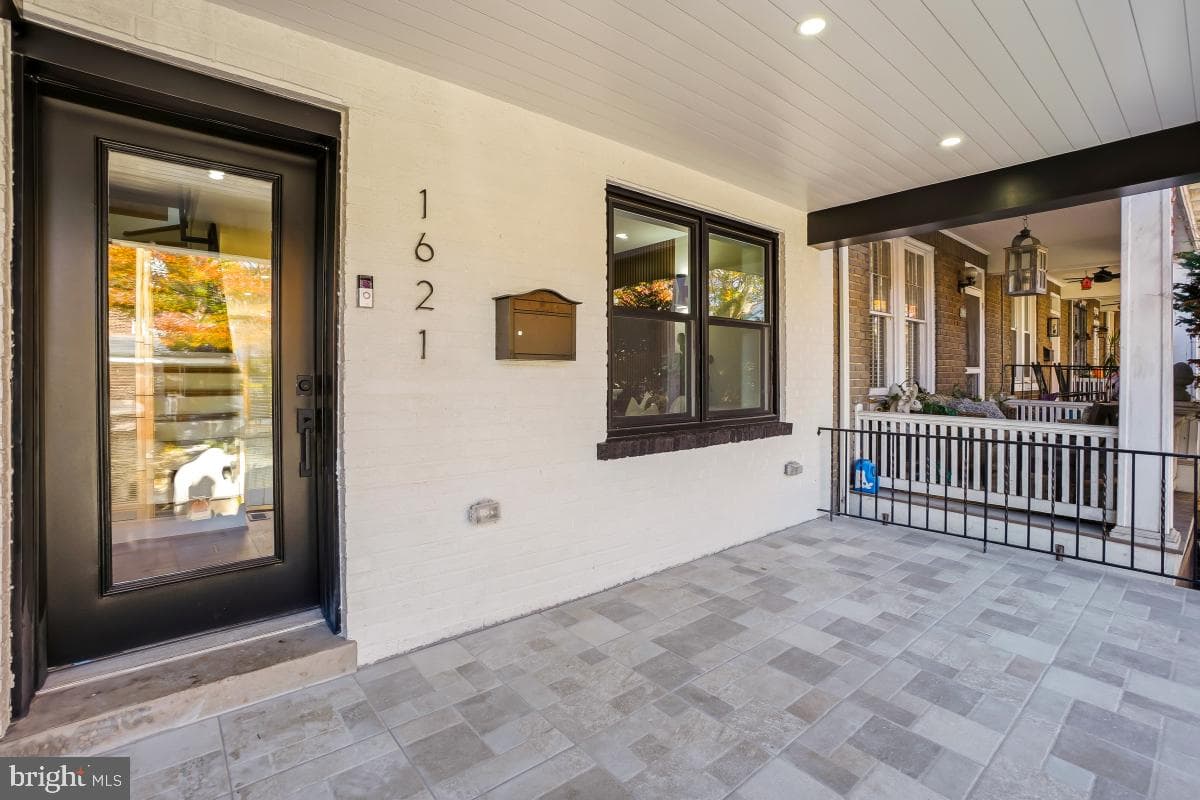 1621 D Street NE photo 3