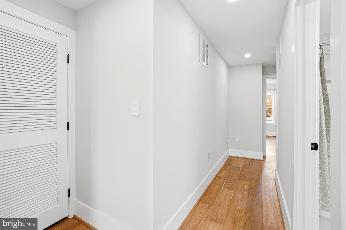 1621 D Street NE photo 4