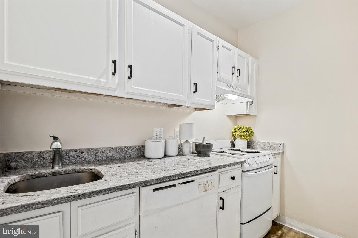 1954 Columbia Road NW #308 photo 12