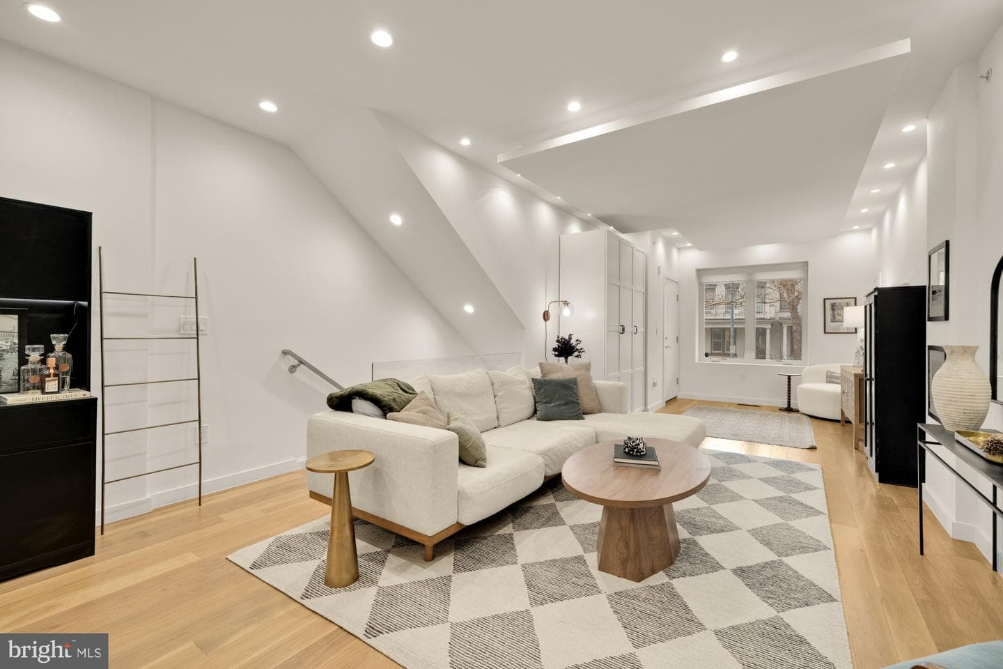 2315 Ontario Road NW #1 photo 8