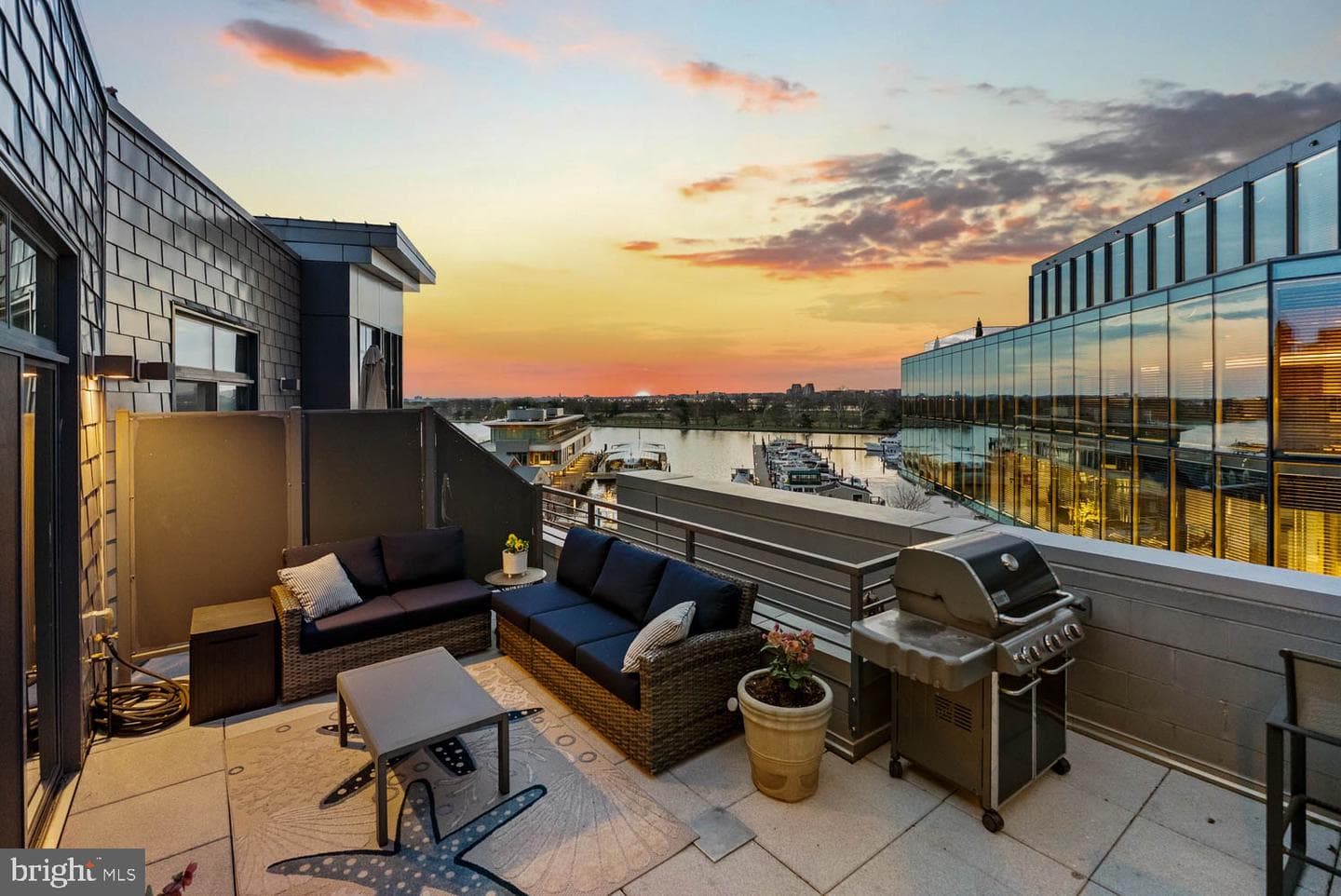 525 Water Street SW #403, Washington