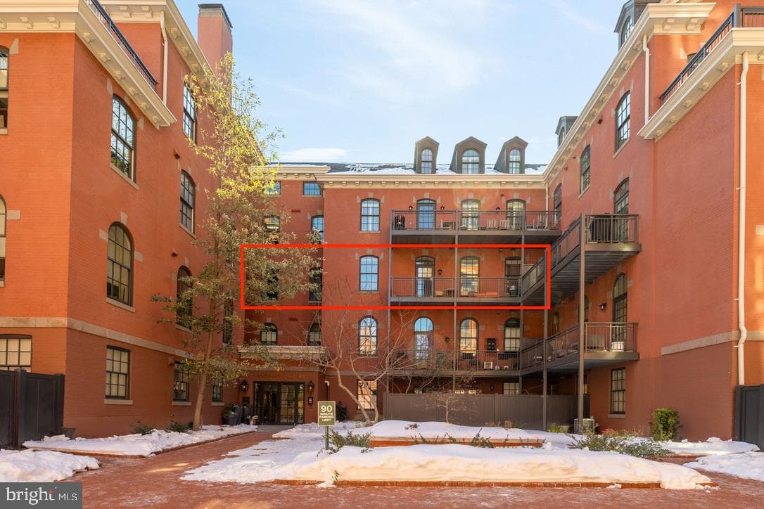 215 I Street NE #311 photo 3