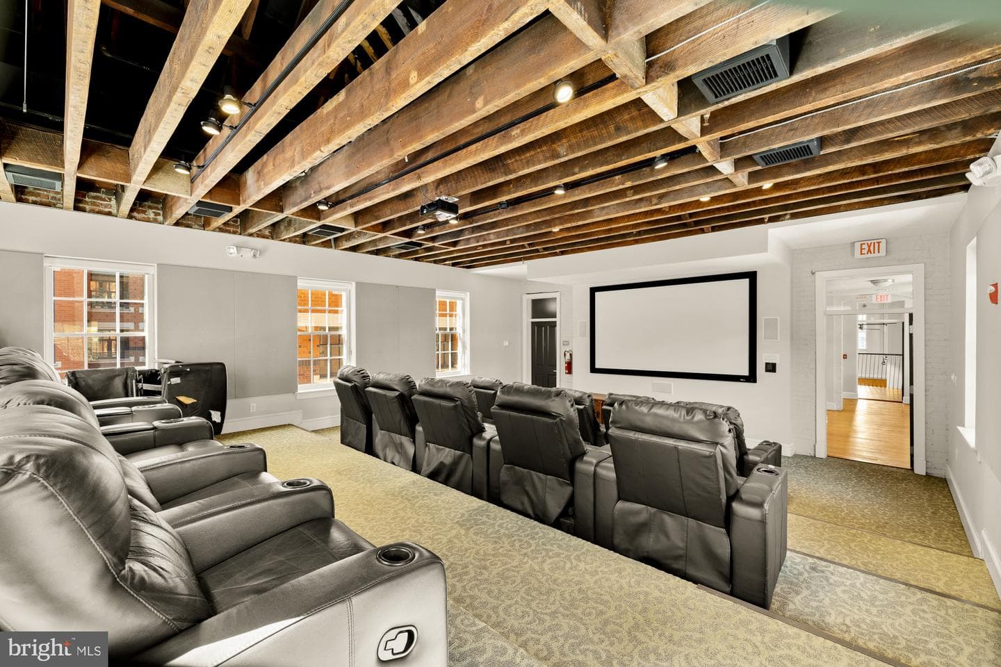 215 I Street NE #311 photo 32