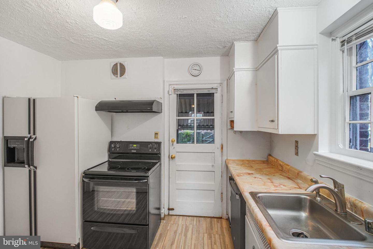 1605 Crittenden Street NE photo 10