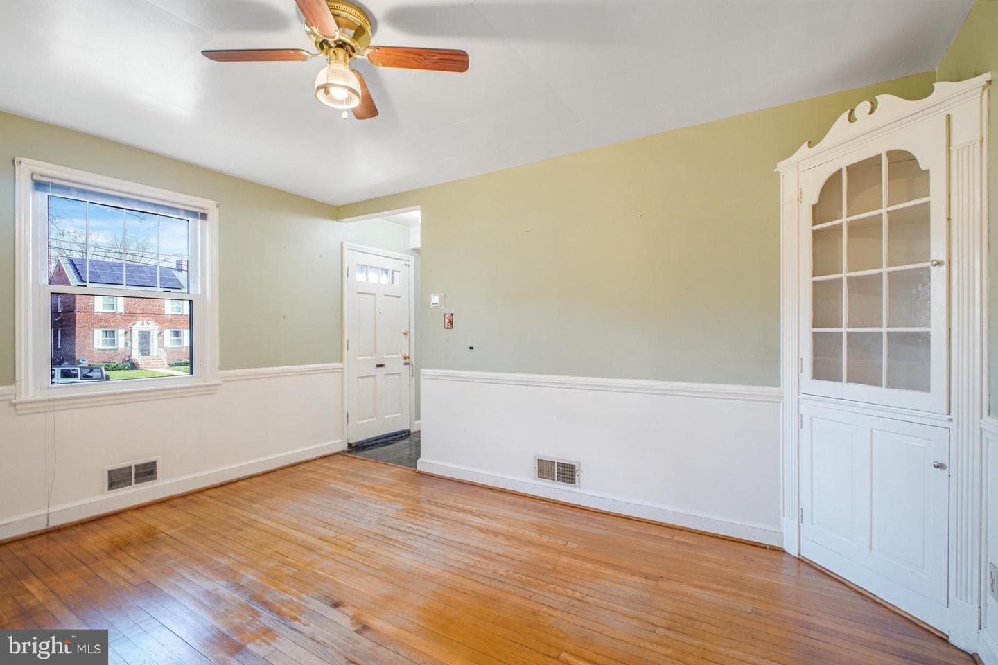 1605 Crittenden Street NE photo 9