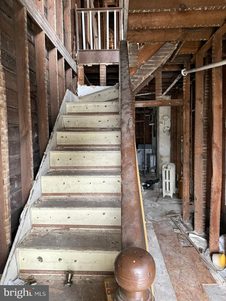 4304 Jay Street NE photo 2