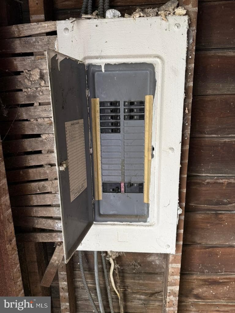 4304 Jay Street NE photo 6