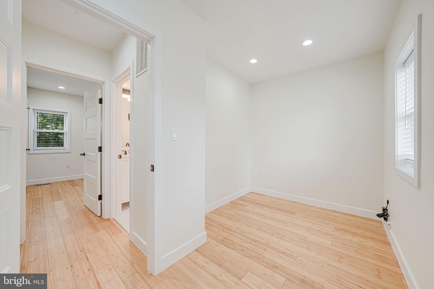 1621 Lyman Place NE photo 21