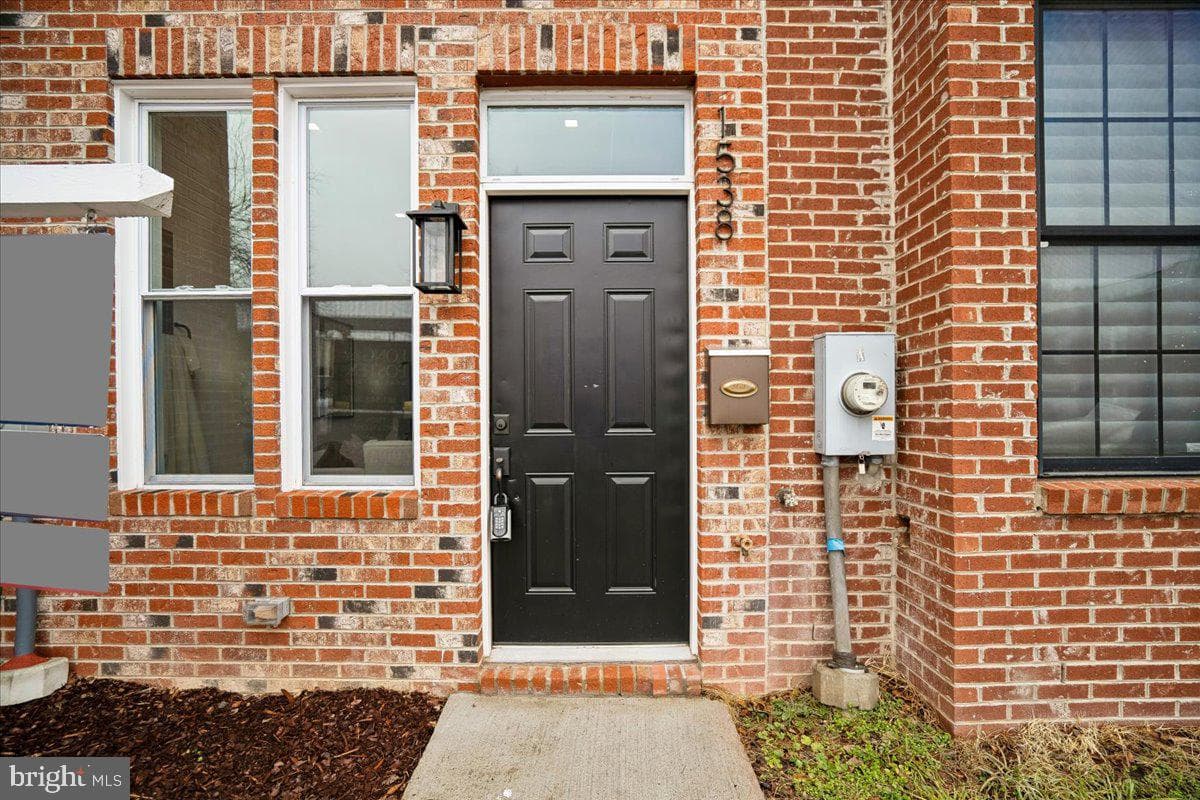 1538 Levis Street NE photo 1