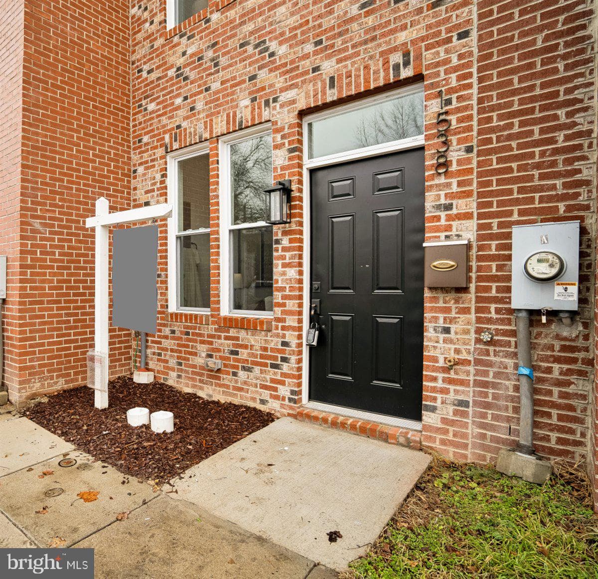 1538 Levis Street NE photo 2