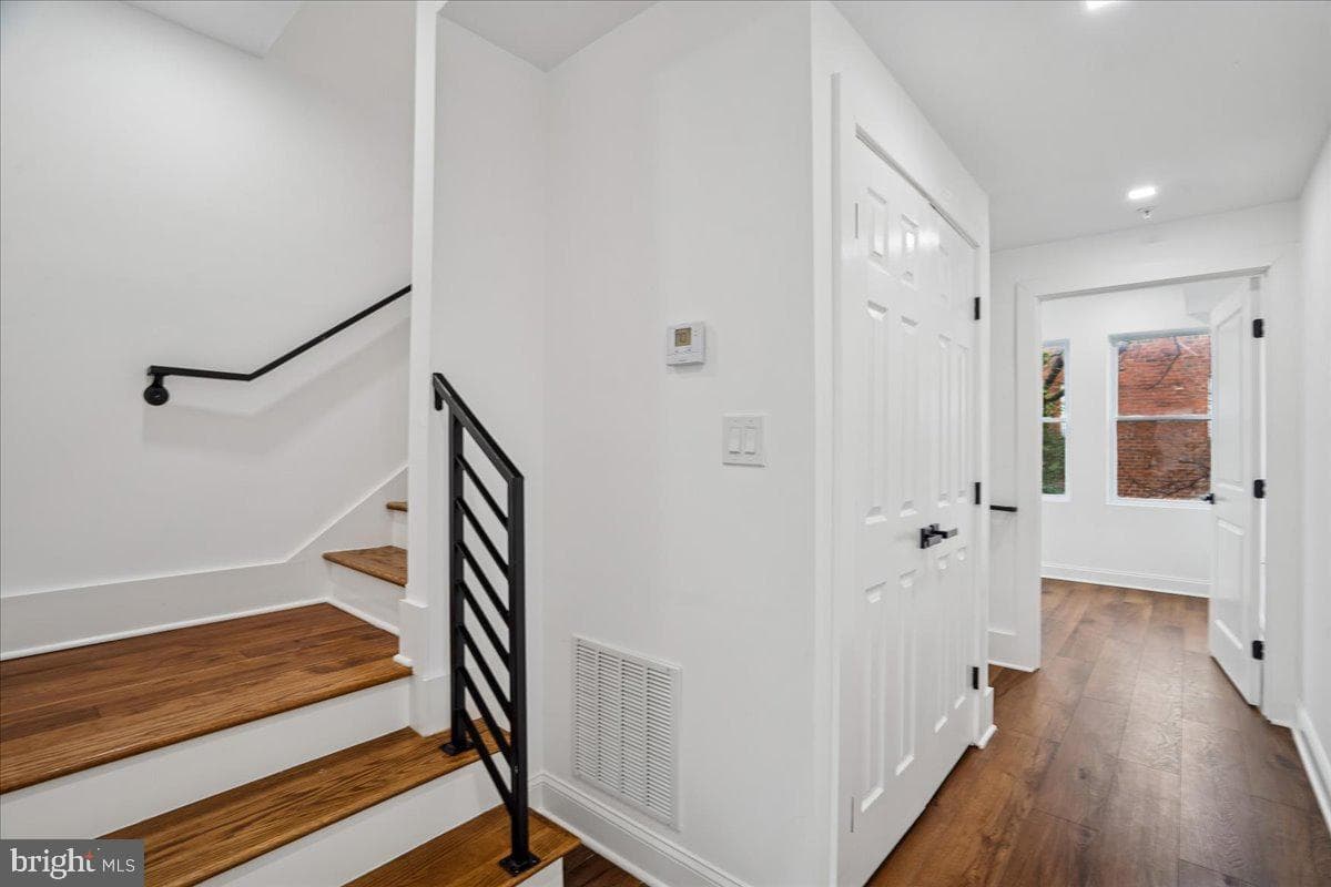 1538 Levis Street NE photo 37