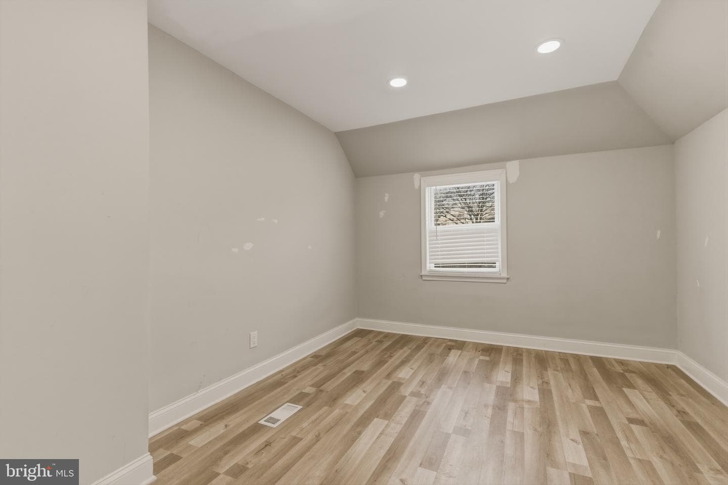 716 Croissant Place SE photo 25