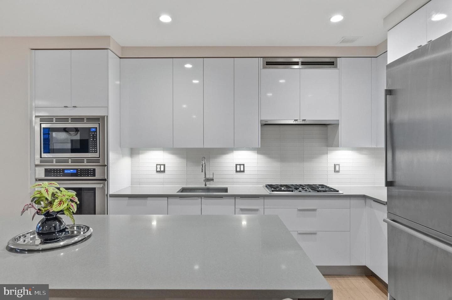 45 Sutton Square SW #403 photo 15