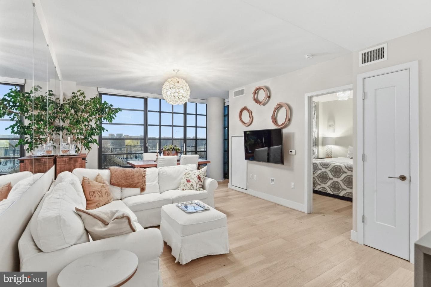 45 Sutton Square SW #403 photo 4