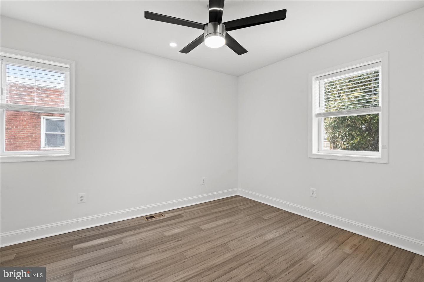 1252 Delafield Place NE photo 17