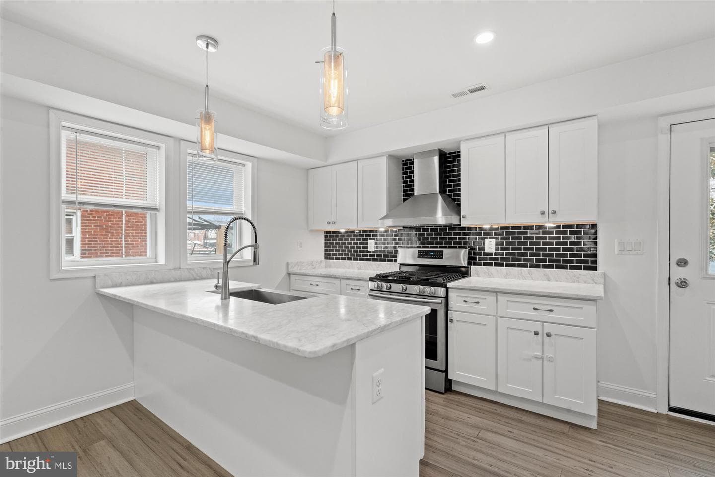 1252 Delafield Place NE photo 9