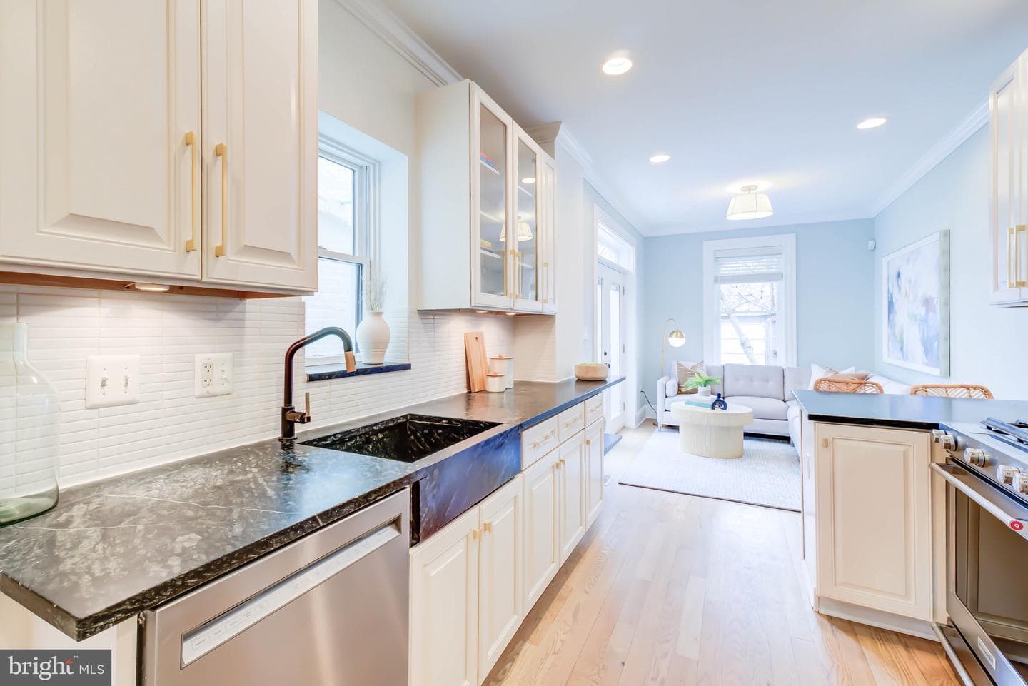 1135 C Street NE photo 4
