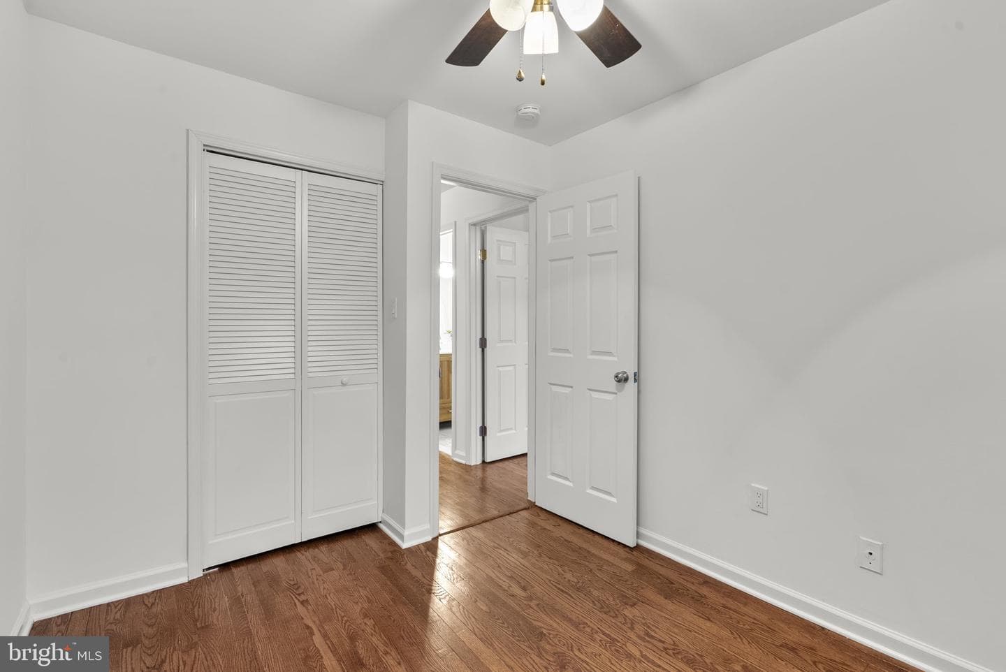 1266 Barnaby Terrace SE photo 18