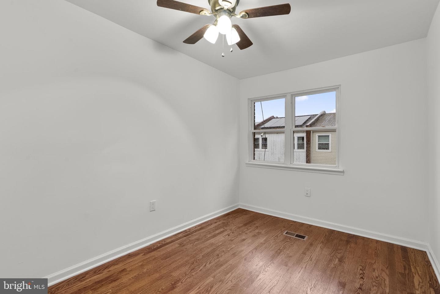 1266 Barnaby Terrace SE photo 19