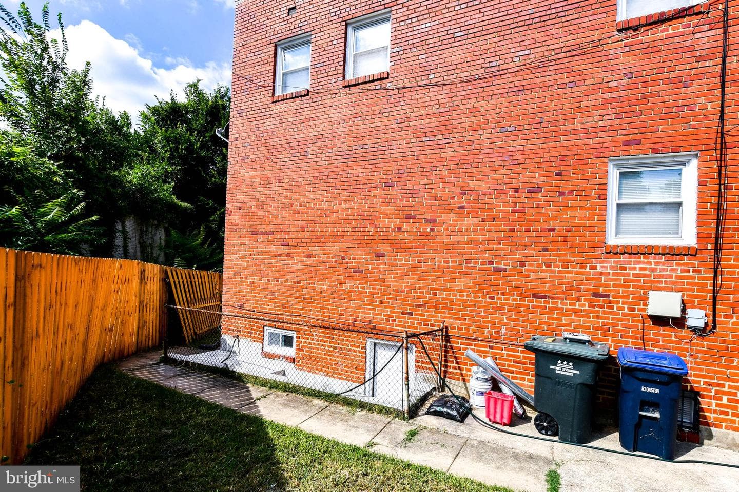 445 Xenia Street SE photo 4