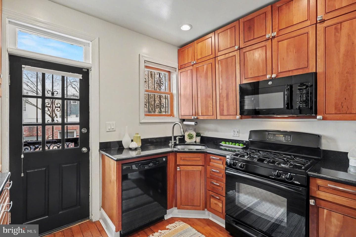 527 14th Street NE photo 10