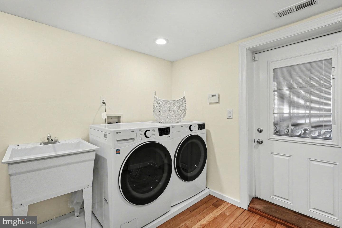527 14th Street NE photo 31