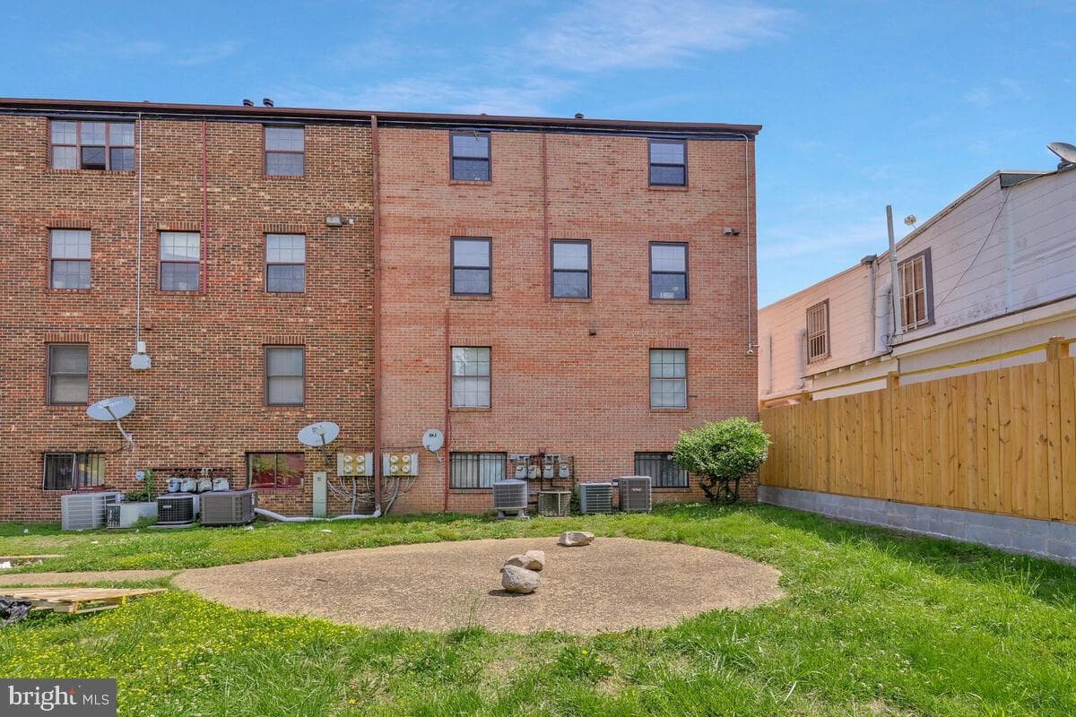 2139 Young Street SE #101 photo 16